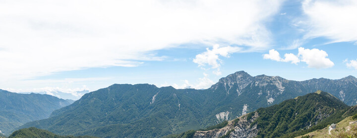 天朗氣清，山嶺之三